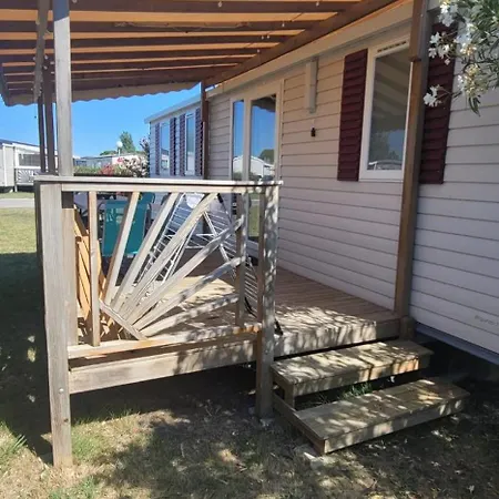 Holiday home Spacieux Avec Piscine A Lattes