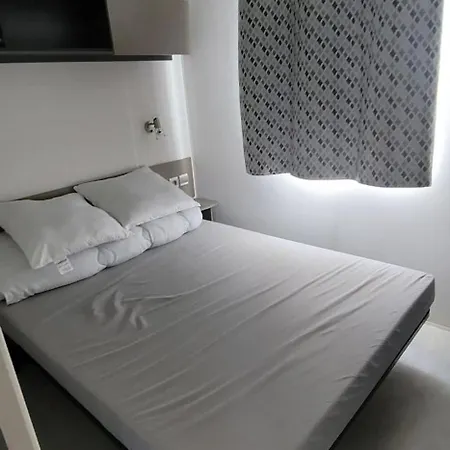Spacieux Avec Piscine A *