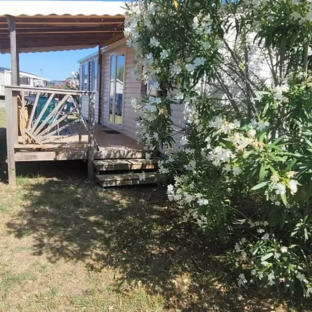 Holiday home Spacieux Avec Piscine A *